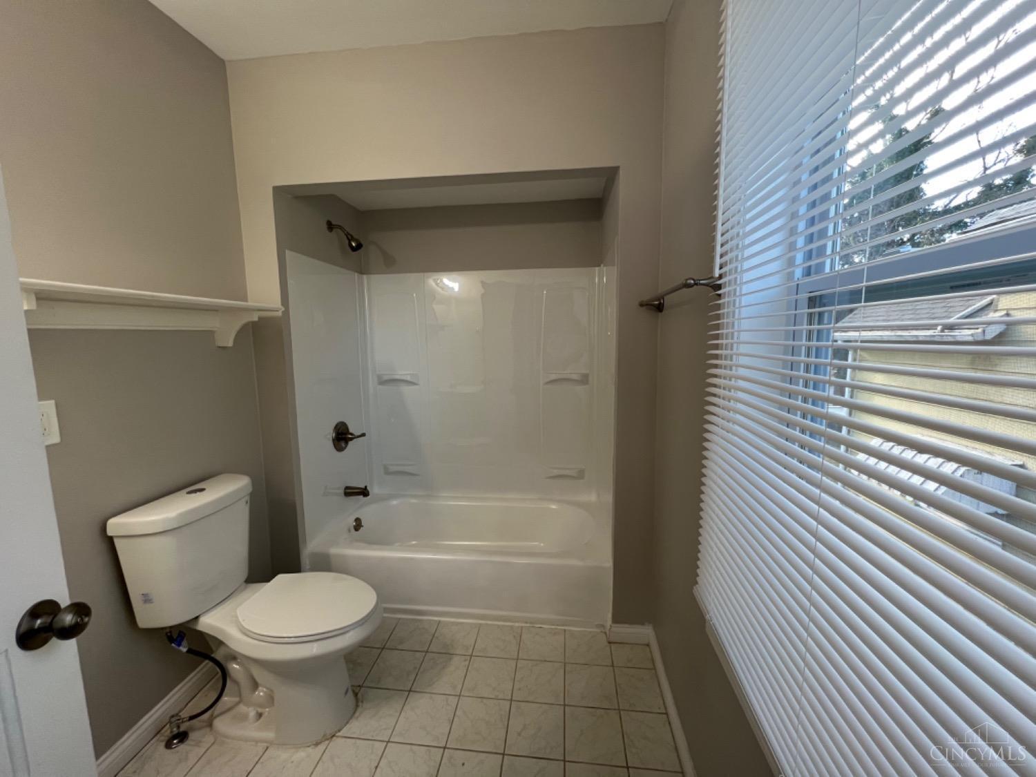 1505 Compton Road Cincinnati, OH 45231 - Photo 14 of 18 Gallery Image 14