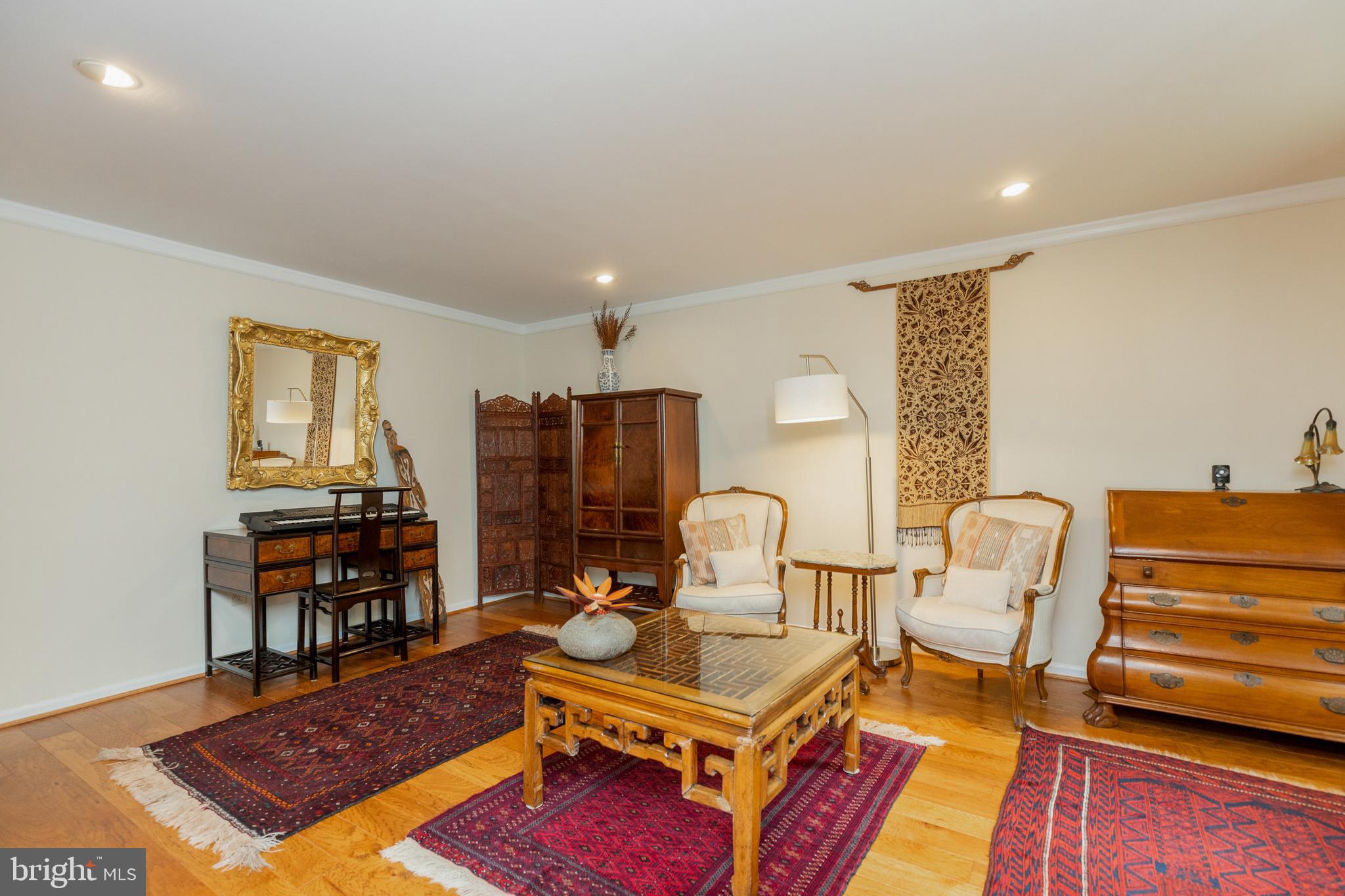 11323 Myrtle Lane Reston, VA 20191 - Photo 7 of 43 Living room