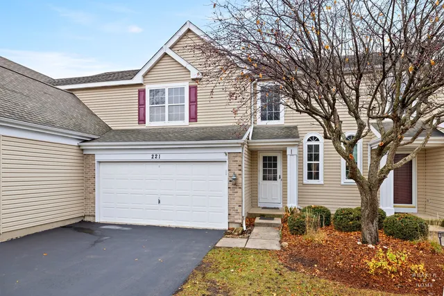 $289,000 | 221 Mistwood Lane, Unit 221, Crystal Lake, IL 60014