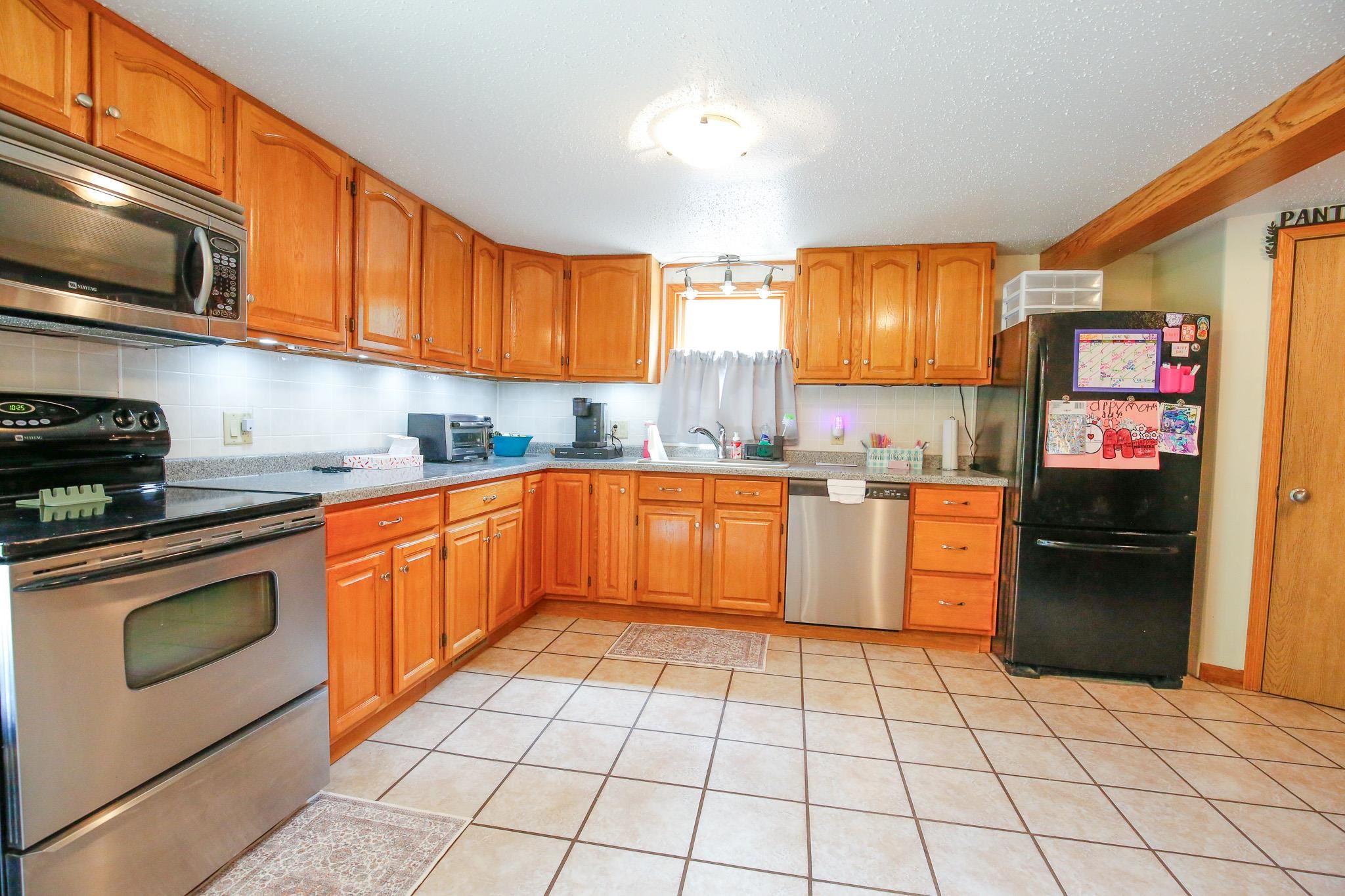 910 Stony Point Road Dixon, IL 61021 - Photo 7 of 44