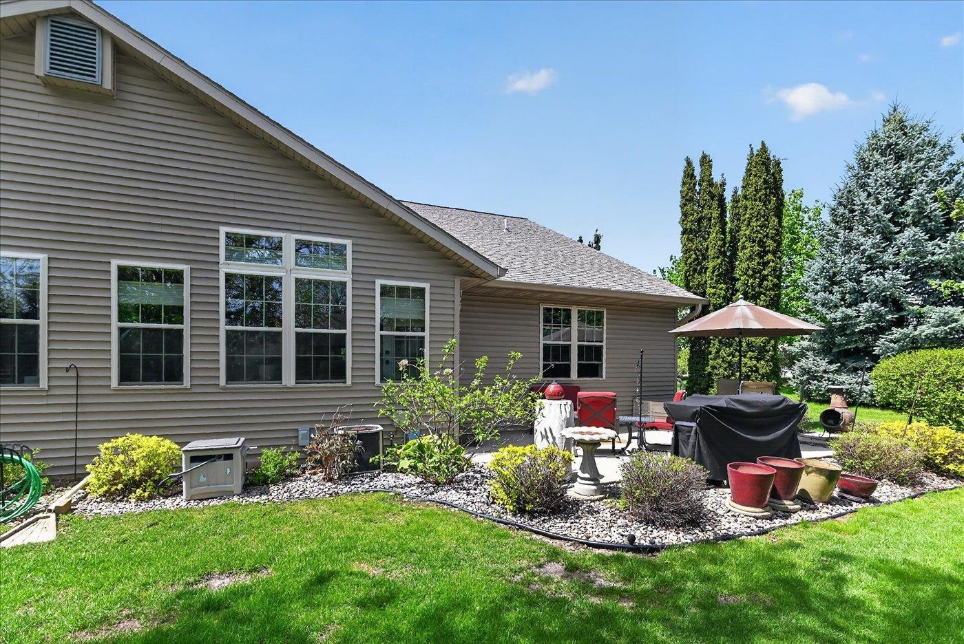 1198 Sawyer Way Sun Prairie, WI 53590 - Photo 2 of 70