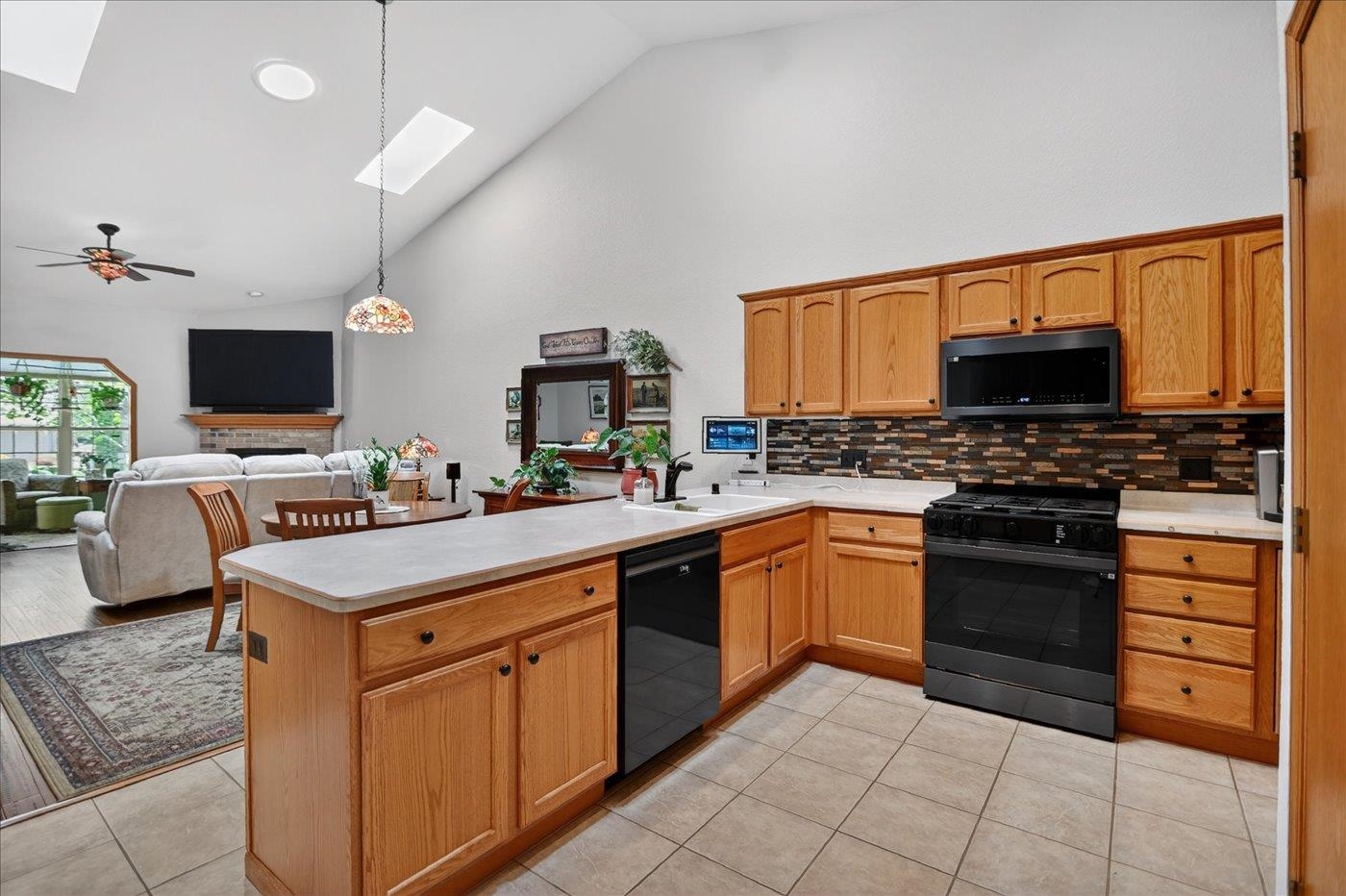 1198 Sawyer Way Sun Prairie, WI 53590 - Photo 25 of 70