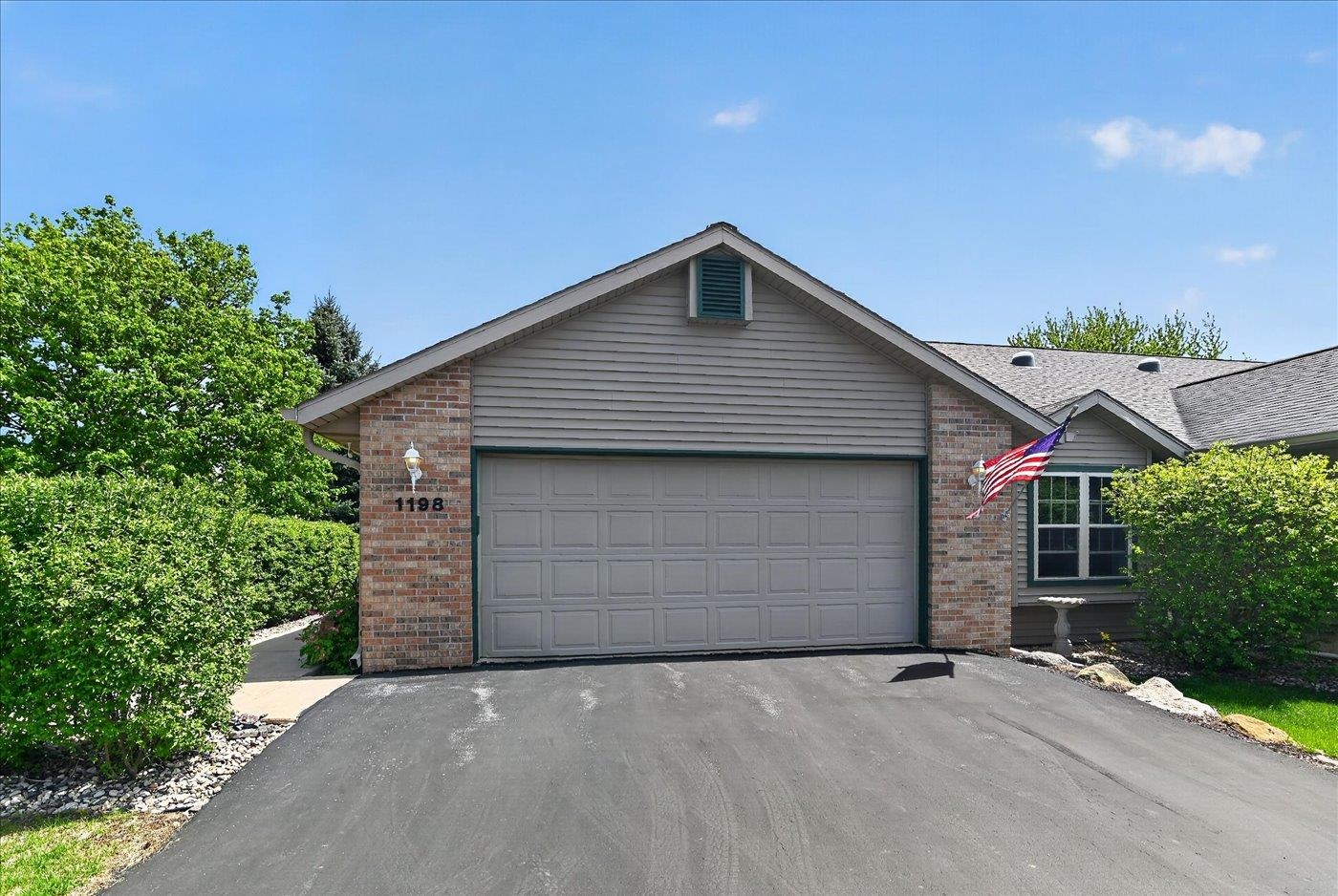 1198 Sawyer Way Sun Prairie, WI 53590 - Photo 3 of 70