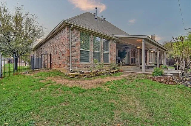 a front view of house with yard