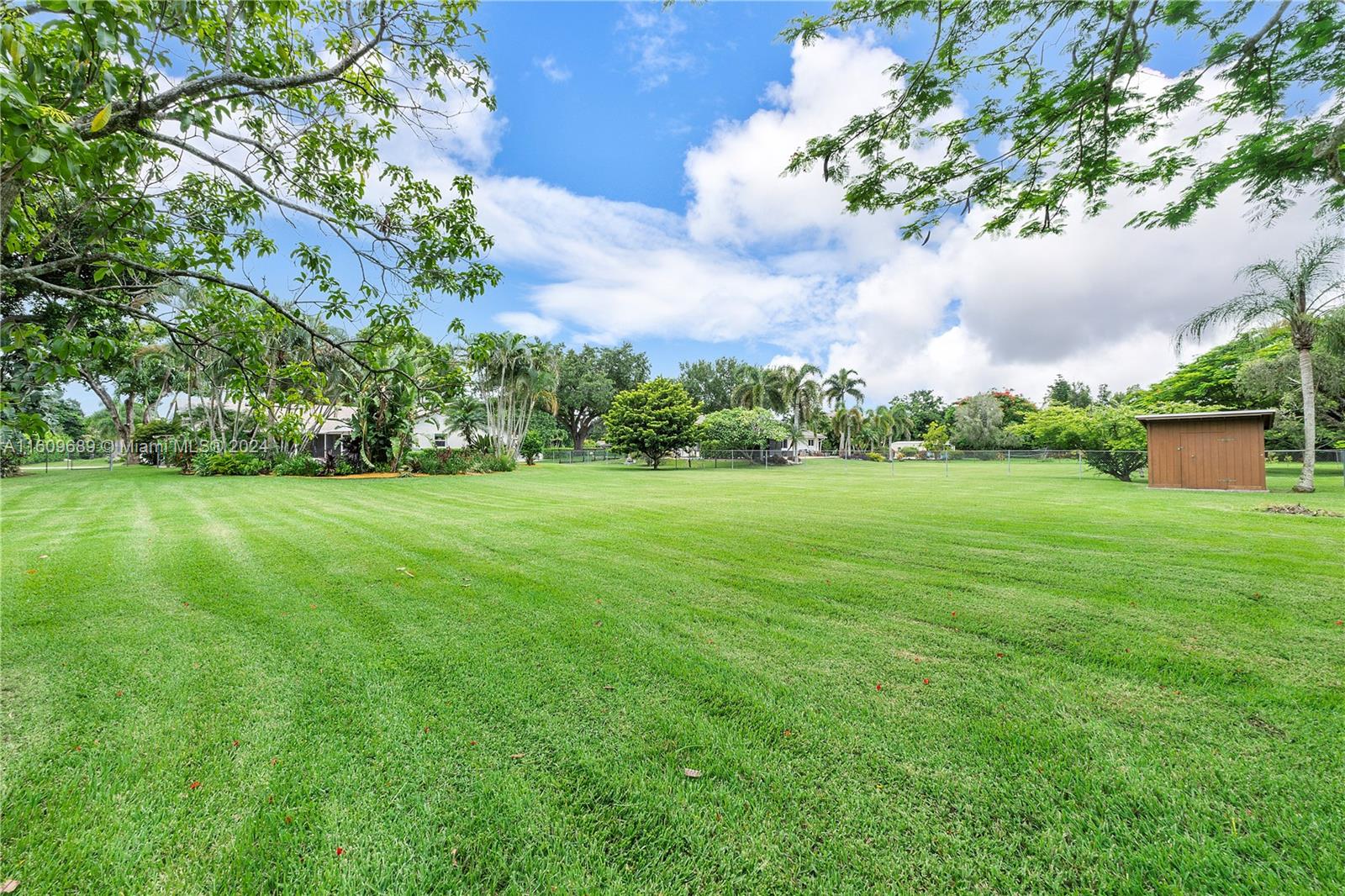 5511 Southwest 196th Lane Southwest Ranches, FL 33332 - Photo 56 of 94 a view of a garden with a building