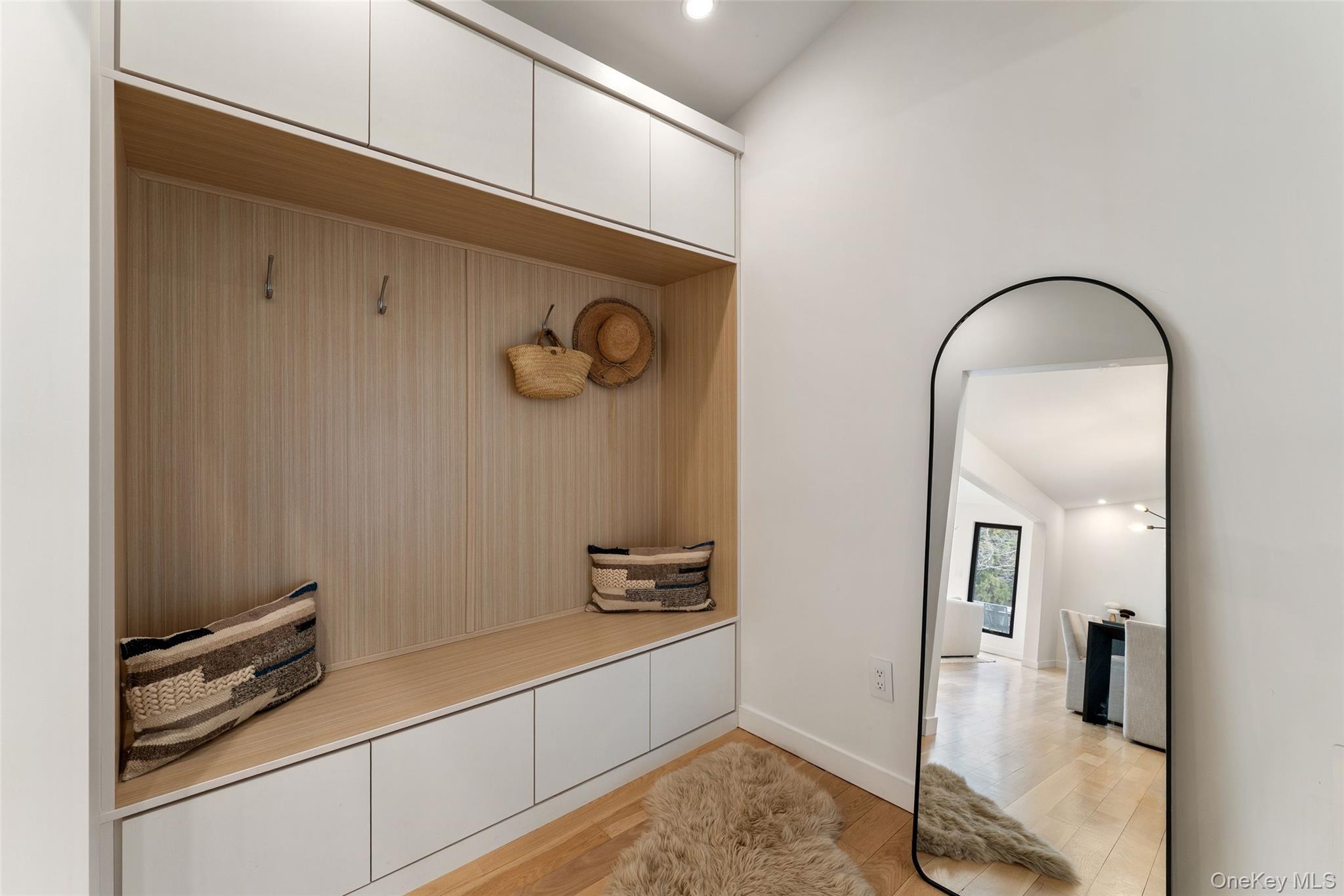 7 Windsong Road Ardsley, NY 10502 - Photo 11 of 30 Mud room leading to 2 car garage