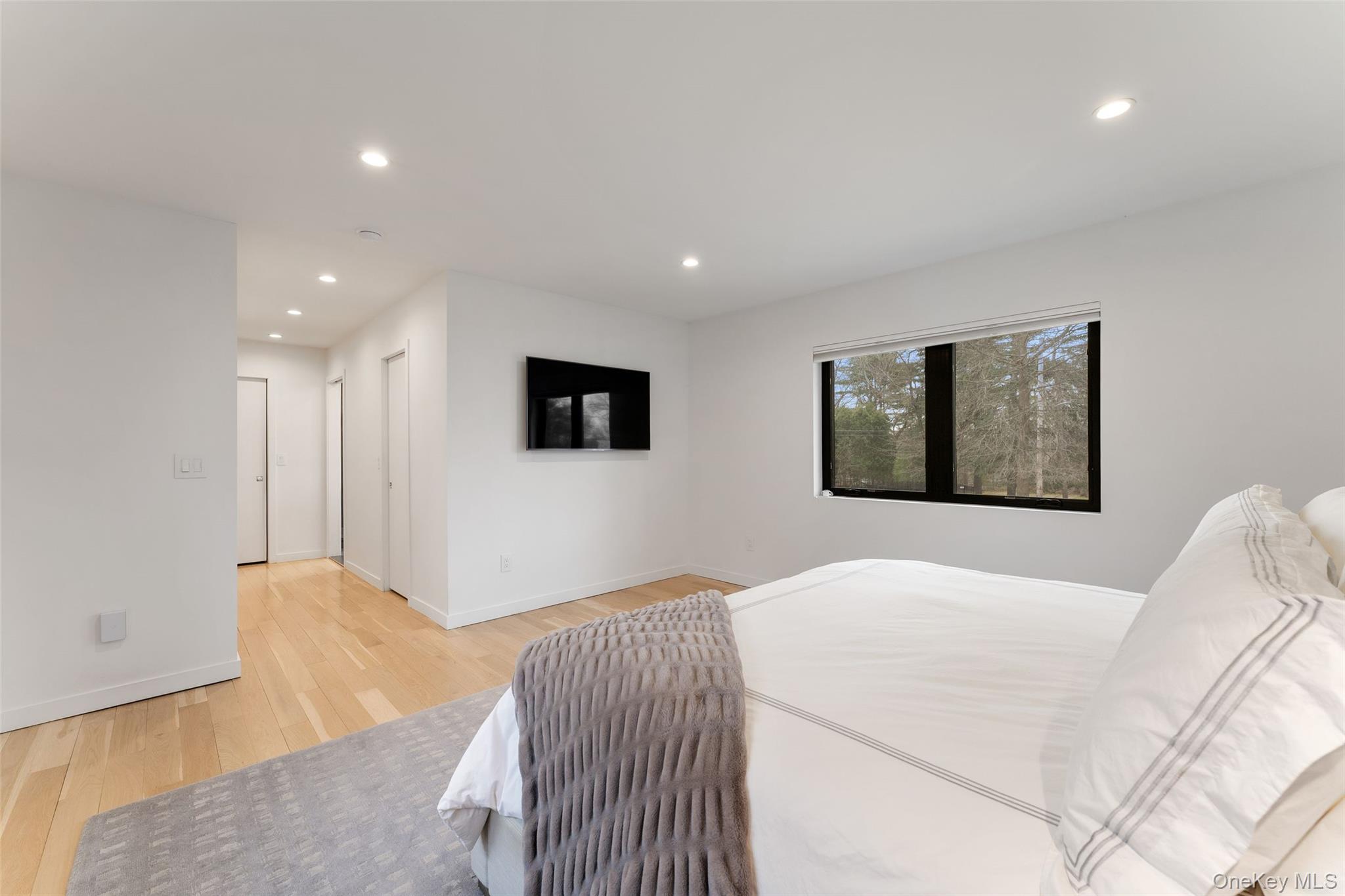 7 Windsong Road Ardsley, NY 10502 - Photo 13 of 30 Alternate view of primary bedroom