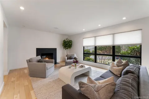 $1,578,000 | 7 Windsong Road, Ardsley, NY 10502