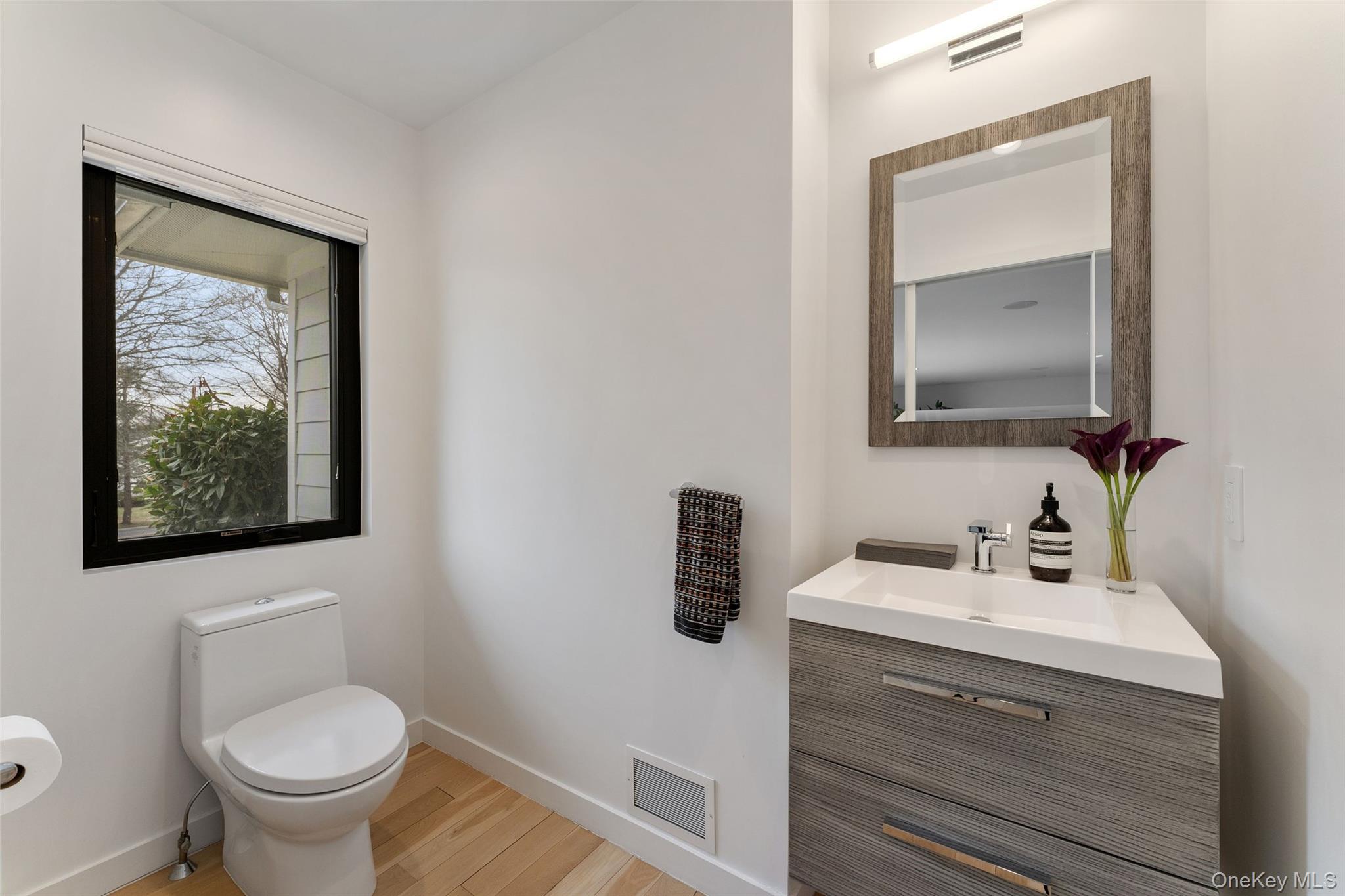 7 Windsong Road Ardsley, NY 10502 - Photo 4 of 30 Powder Room