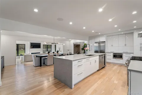 $1,578,000 | 7 Windsong Road, Ardsley, NY 10502