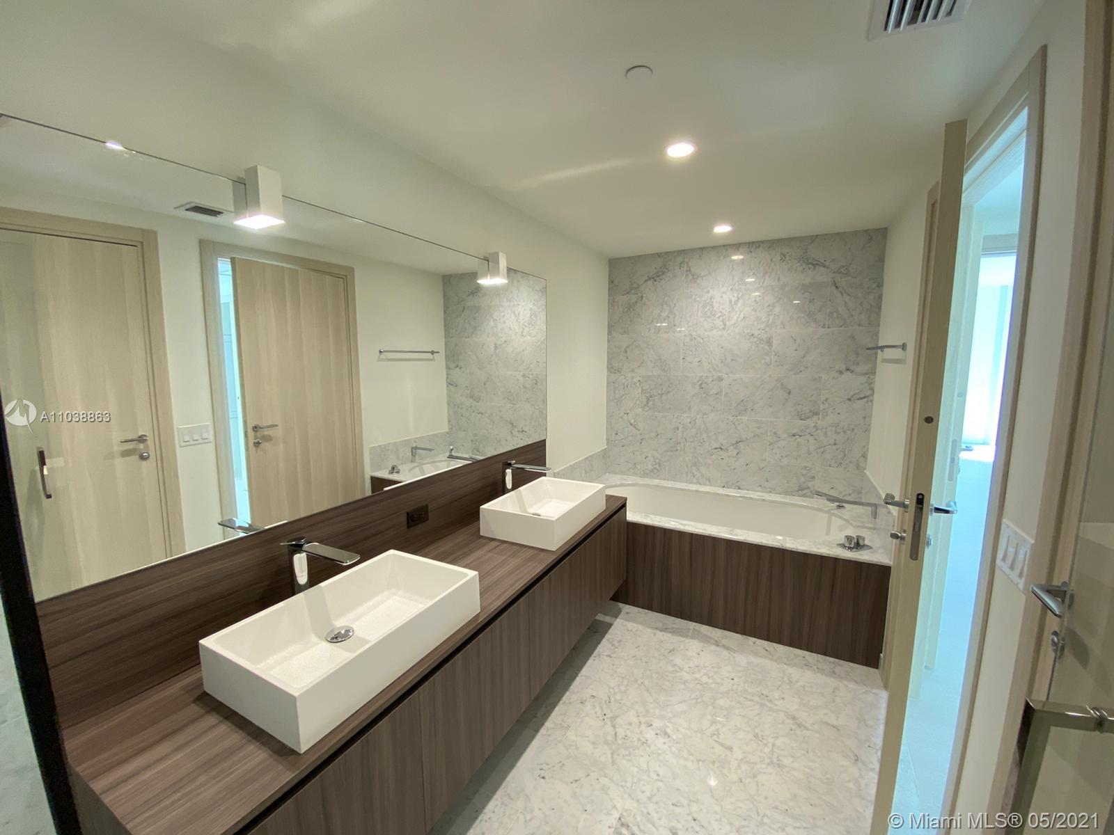 1000 Brickell Plaza, Unit 3701 Miami, FL 33131 - Photo 10 of 20