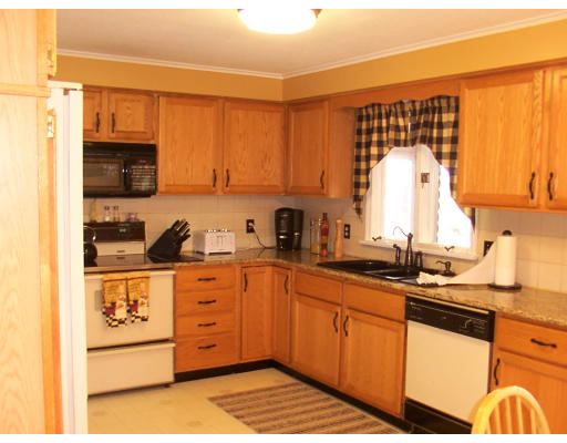 48 Old Farm Road Westfield, MA 01085 - Photo 2 of 10 Gallery Image 2