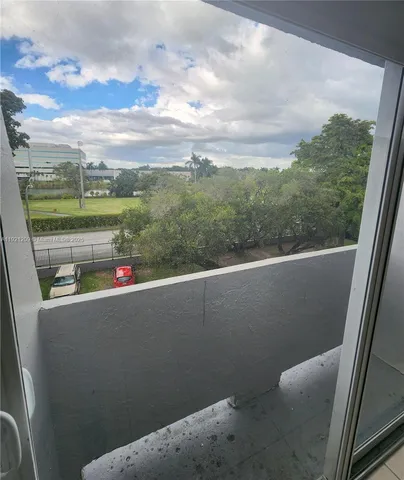 $2,132 | 11140 Southwest 196th Street, Unit C303, Cutler Bay, FL 33157