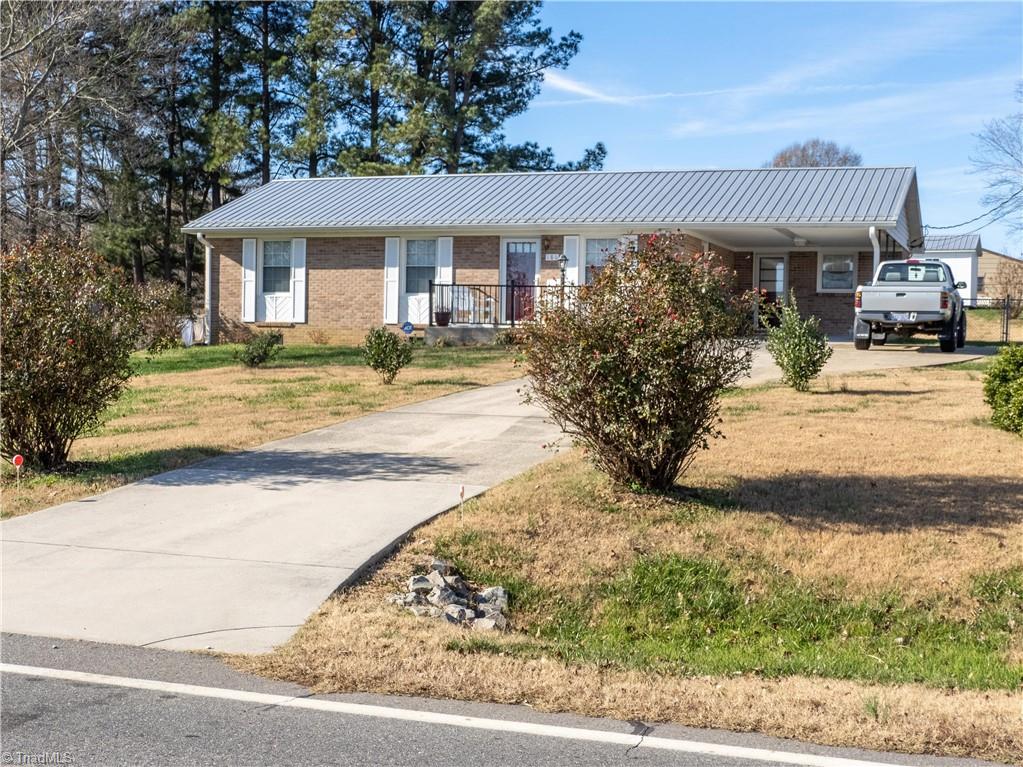 186 Roberts Road Eden, NC 27288 - Photo 2 of 19 Gallery Image 2