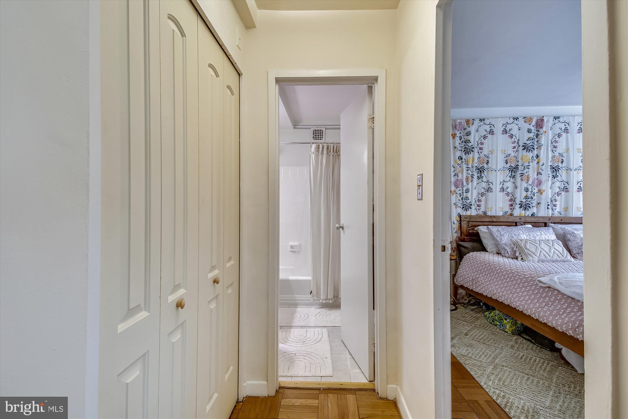 3900 Tunlaw Road Northwest, Unit 118 Washington, DC 20007 - Photo 18 of 58 a bedroom with a bed and a painting on the wall