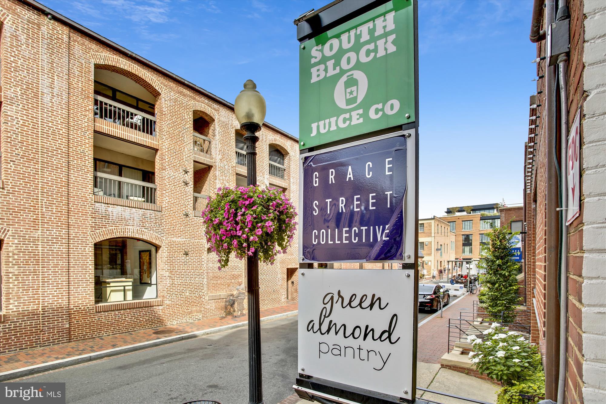 3900 Tunlaw Road Northwest, Unit 118 Washington, DC 20007 - Photo 31 of 58 a sign on a pole on a street