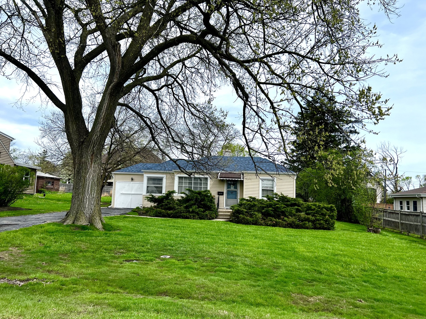 603 Revere Road Glenview, IL 60025 - Photo 2 of 4