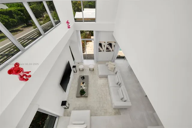 $29,500 | 1201 West 47th Street, Miami Beach, FL 33140