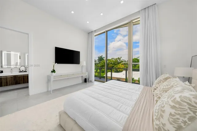 $29,500 | 1201 West 47th Street, Miami Beach, FL 33140