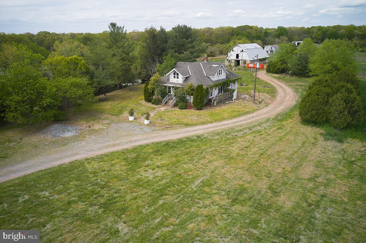 14710 Sugarland Road Poolesville, MD 20837 - Photo 2 of 21