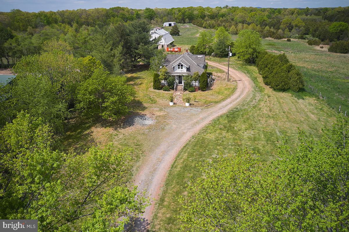 14710 Sugarland Road Poolesville, MD 20837 - Photo 3 of 21