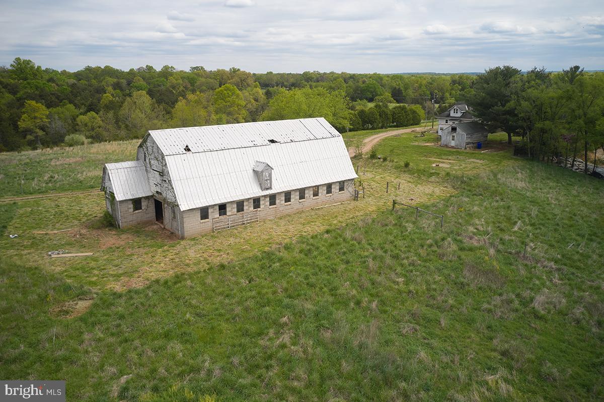 14710 Sugarland Road Poolesville, MD 20837 - Photo 4 of 21