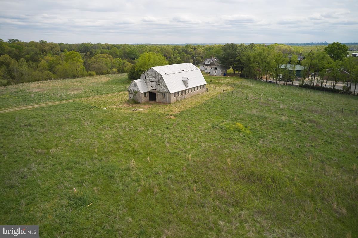 14710 Sugarland Road Poolesville, MD 20837 - Photo 5 of 21