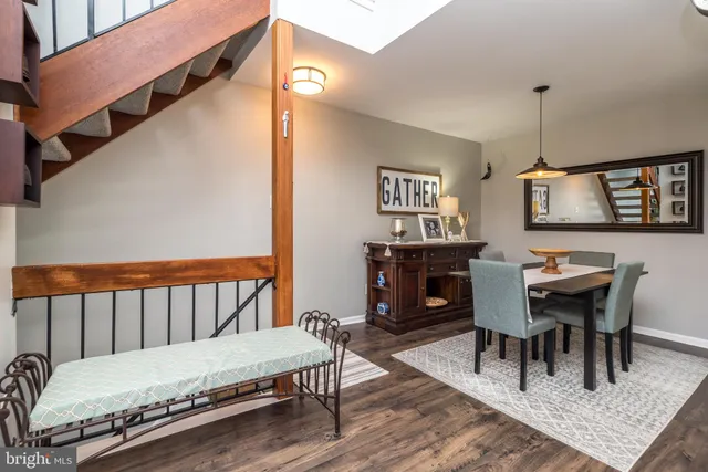 a view of entryway with outdoor seating and stairs