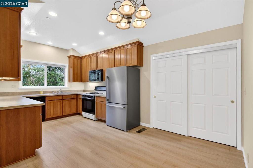 261 Castle Hill Ranch Road Walnut Creek, CA 94595 - Photo 10 of 23