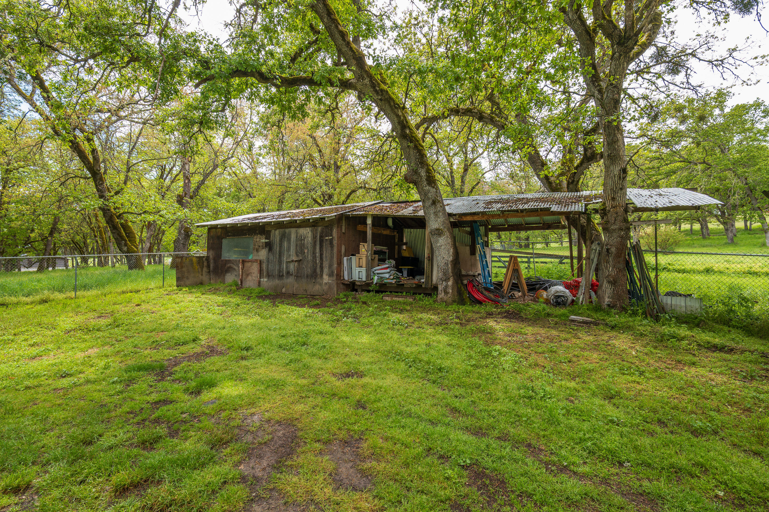 7680 Upper Applegate Road Jacksonville, OR 97530 - Photo 38 of 43 38
