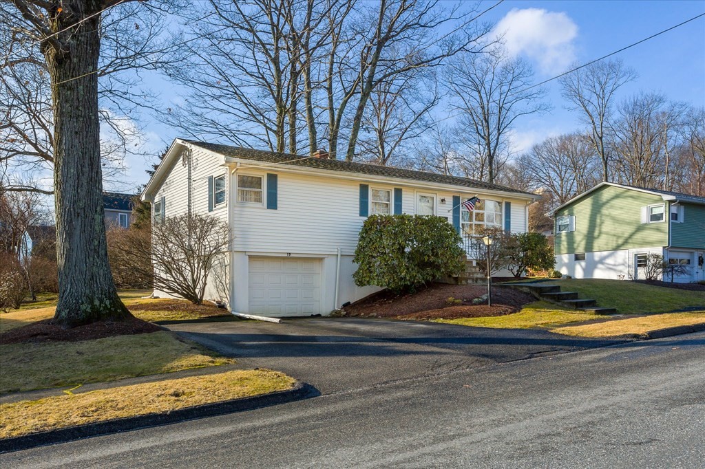 19 Leslie Road Worcester, MA 01605 - Photo 3 of 24 Gallery Image 3