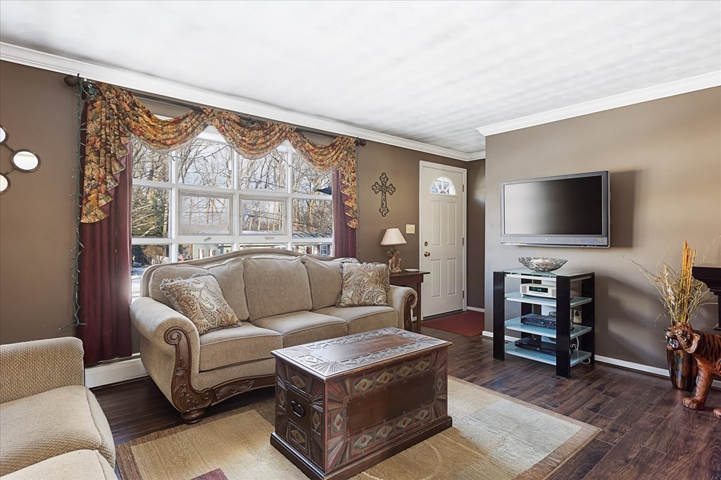 19 Leslie Road Worcester, MA 01605 - Photo 4 of 24 Gallery Image 4
