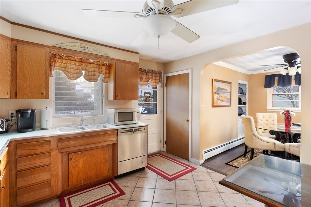 19 Leslie Road Worcester, MA 01605 - Photo 10 of 24 Gallery Image 10