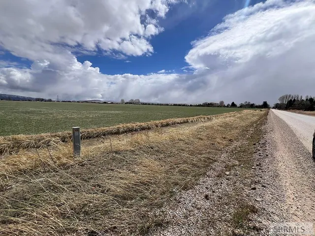 $350,000 | 14064 North 105 East, Idaho Falls, ID 83401