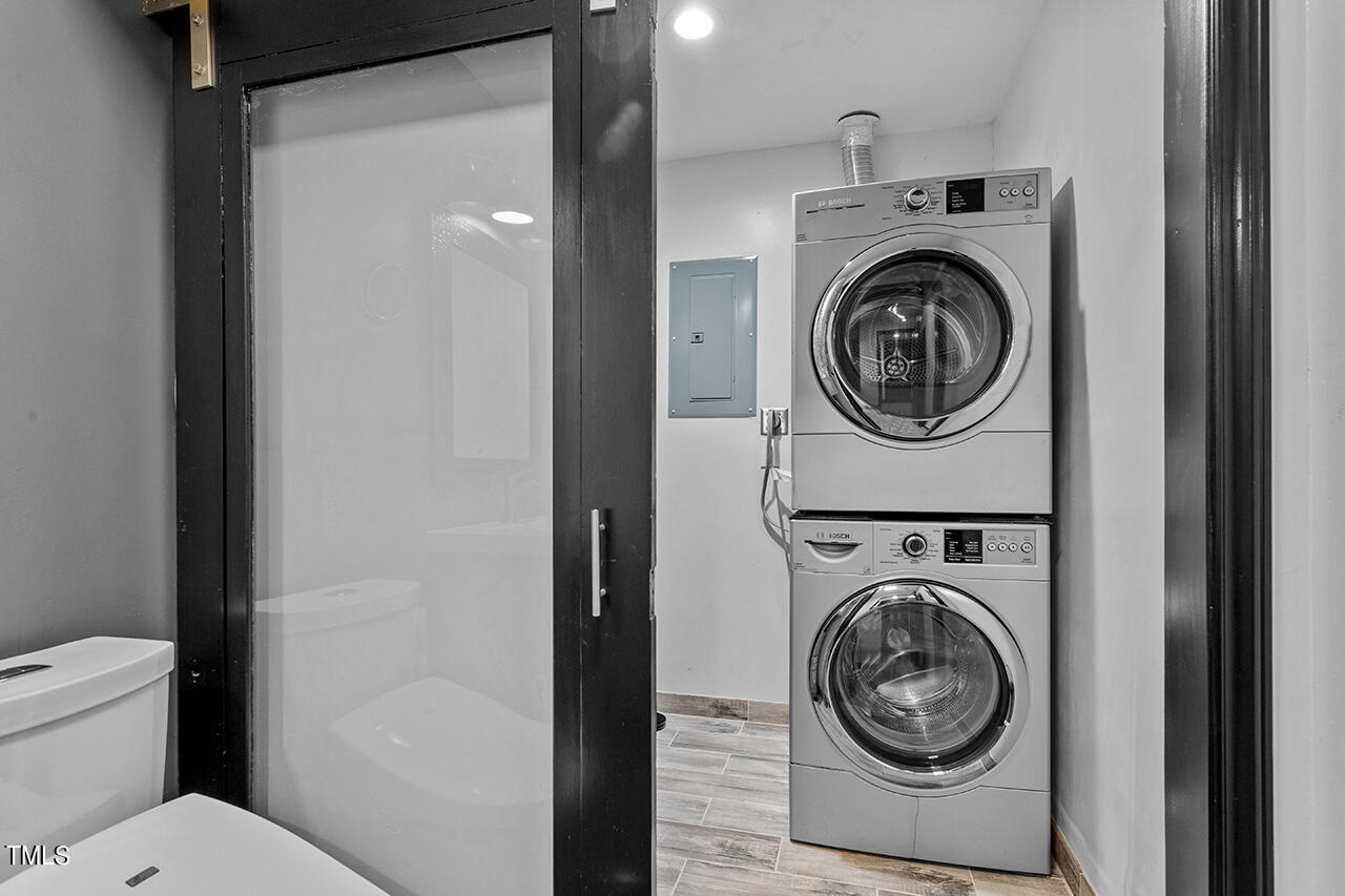 4274 Lake Ridge Drive Raleigh, NC 27604 - Photo 11 of 32 a utility room with dryer and washer