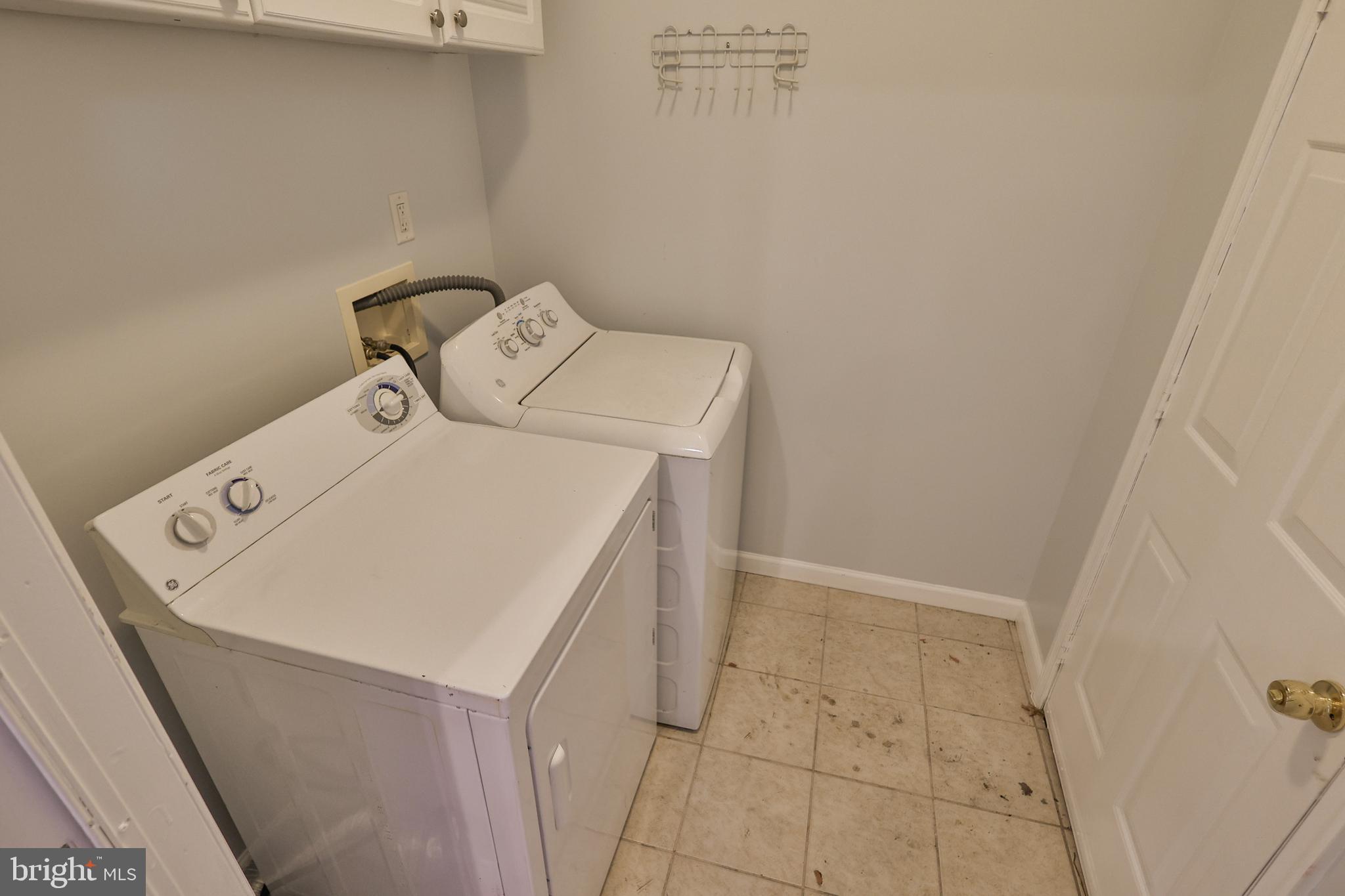 427 Pawnee Street Bethlehem, PA 18015 - Photo 16 of 39 a utility room with dryer and washer
