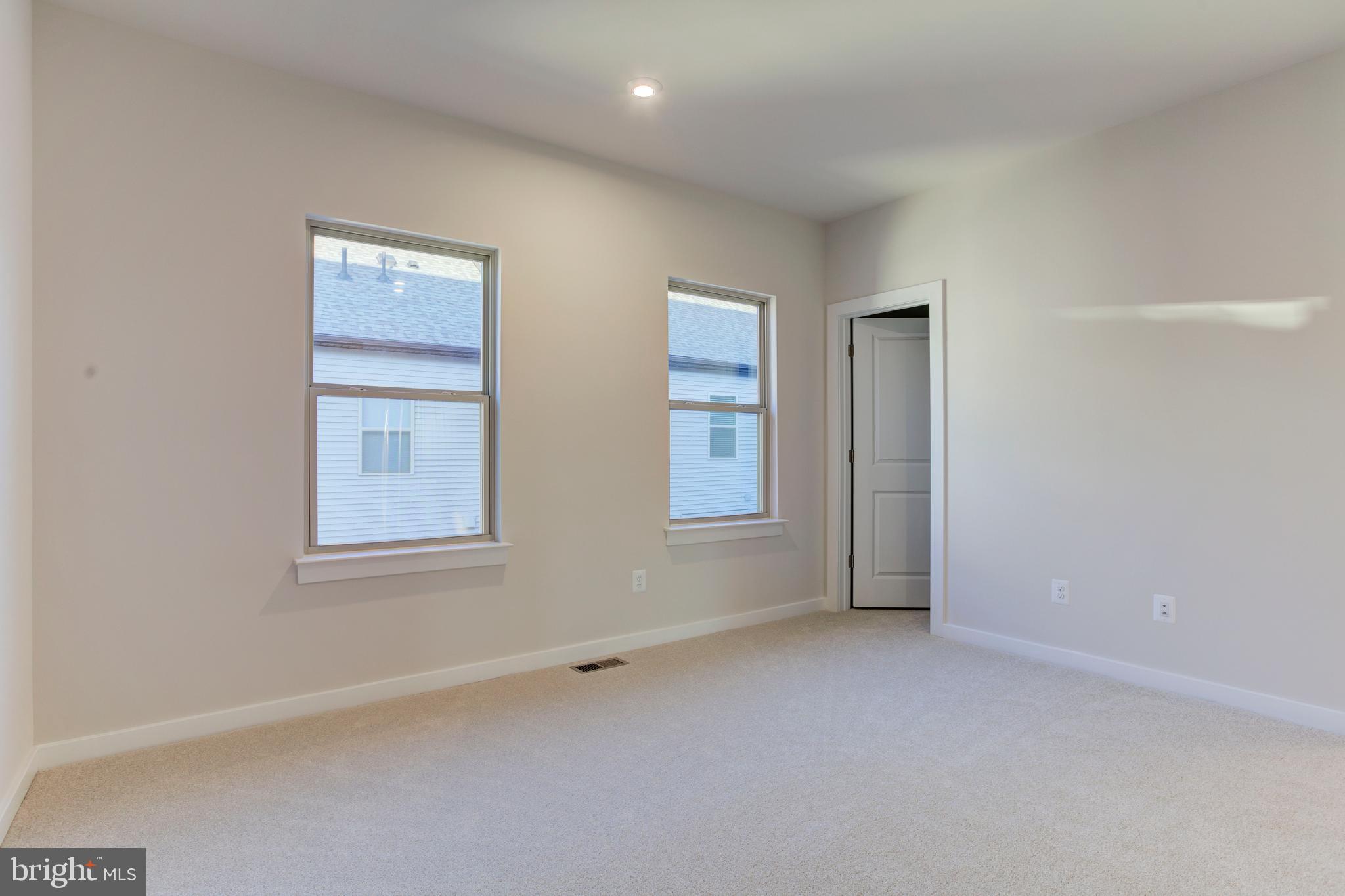 13172 Arches Road Herndon, VA 20170 - Photo 20 of 31 an empty room with windows