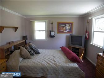 626 Cedar Grove Road Broomall, PA 19008 - Photo 10 of 11 Bedroom - Main