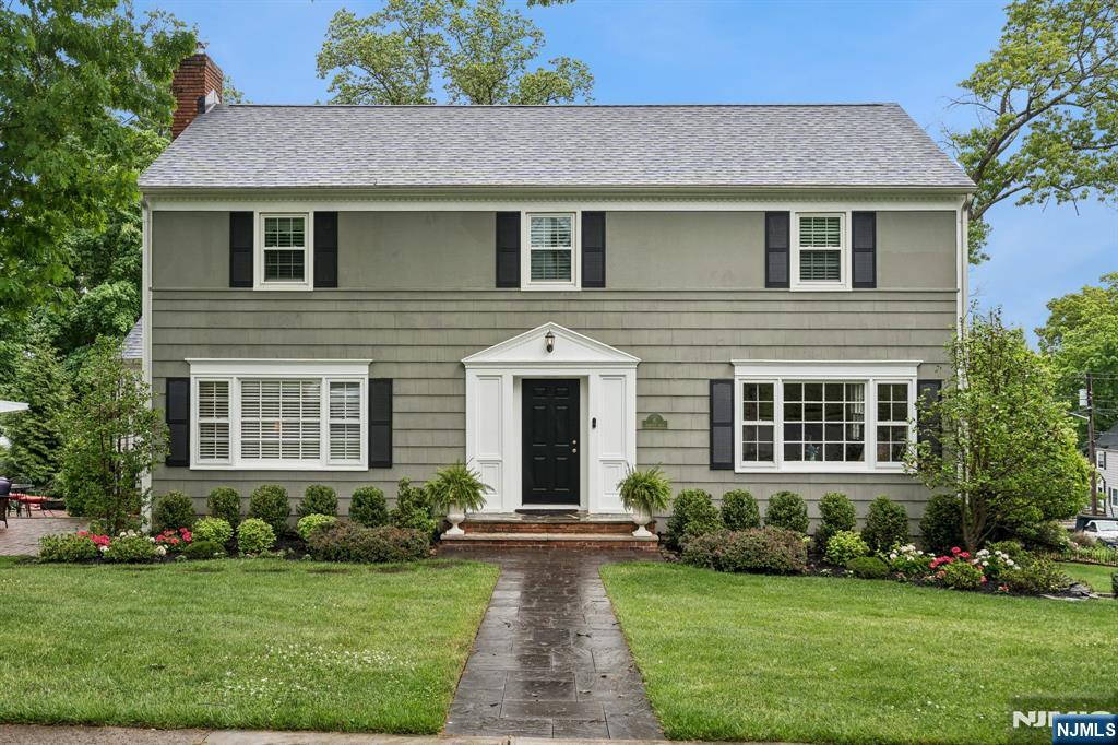 81 Mountain Road Verona, NJ 07044 - Photo 2 of 31