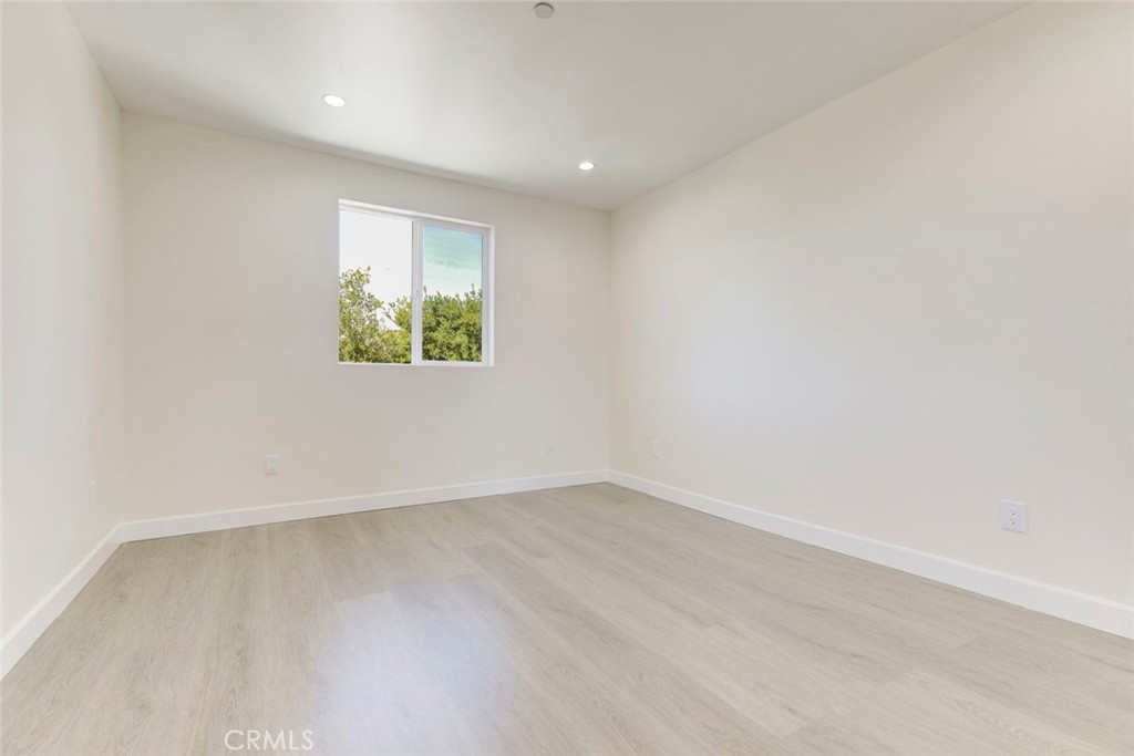 7044-2 Greeley Street Tujunga, CA 91042 - Photo 18 of 20 an empty room with a window