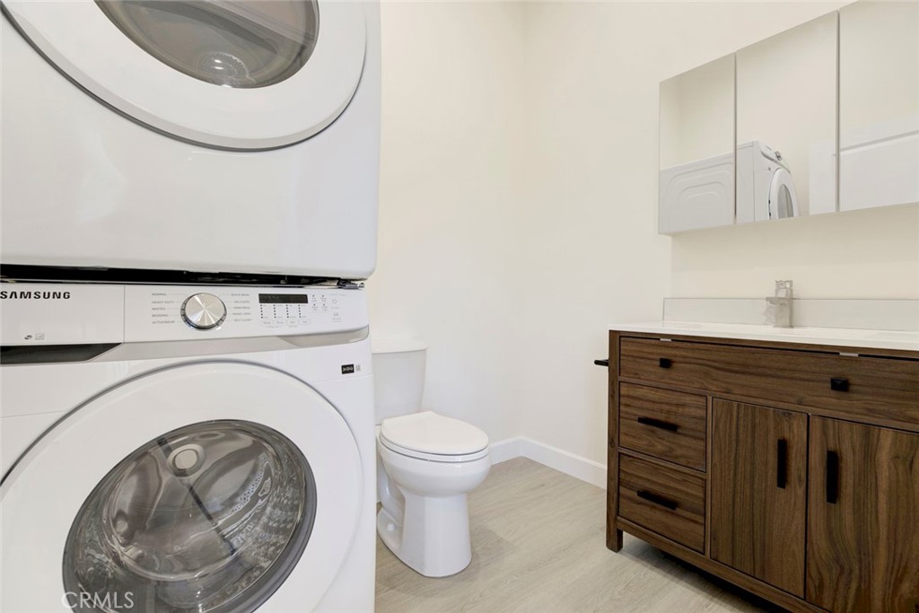 7044-2 Greeley Street Tujunga, CA 91042 - Photo 7 of 20 a utility room with dryer and washer