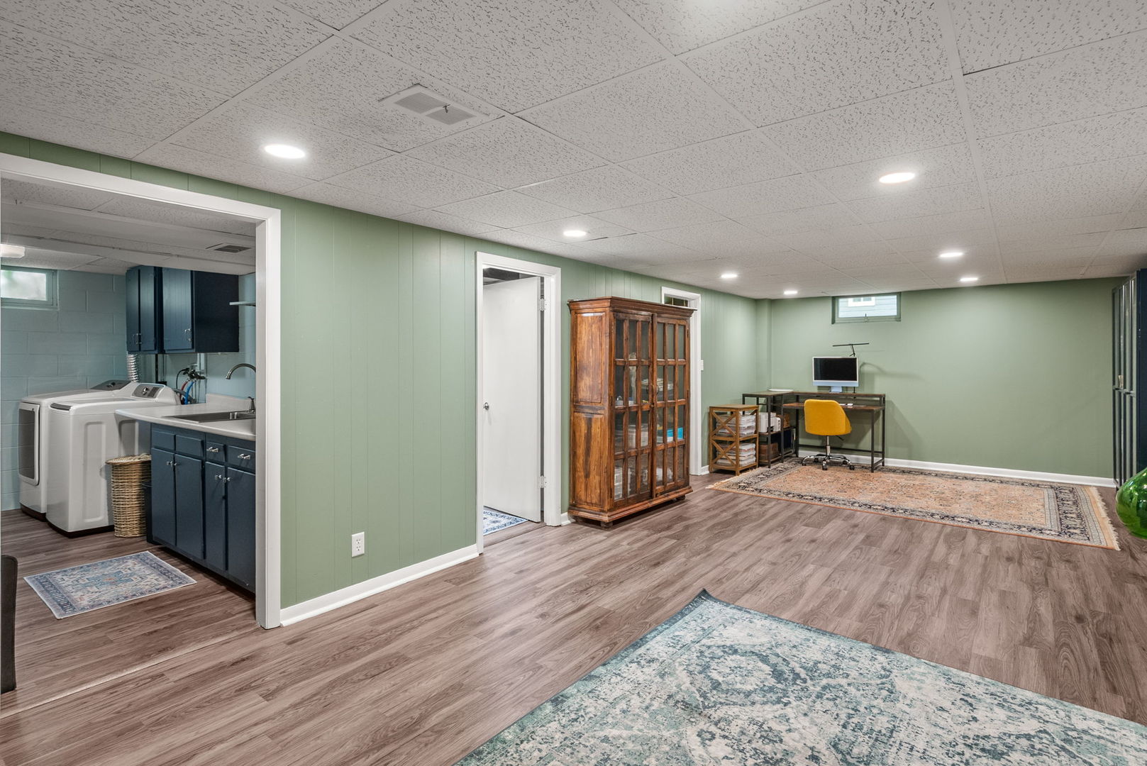 1435 26th Avenue Moline, IL 61265 - Photo 25 of 38 a view of a room with wooden floor