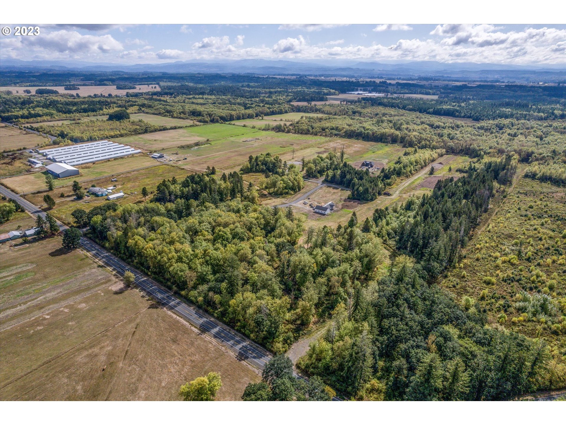 128 Lacamas Lane Winlock, WA 98596 - Photo 15 of 26 a view of a city with an ocean