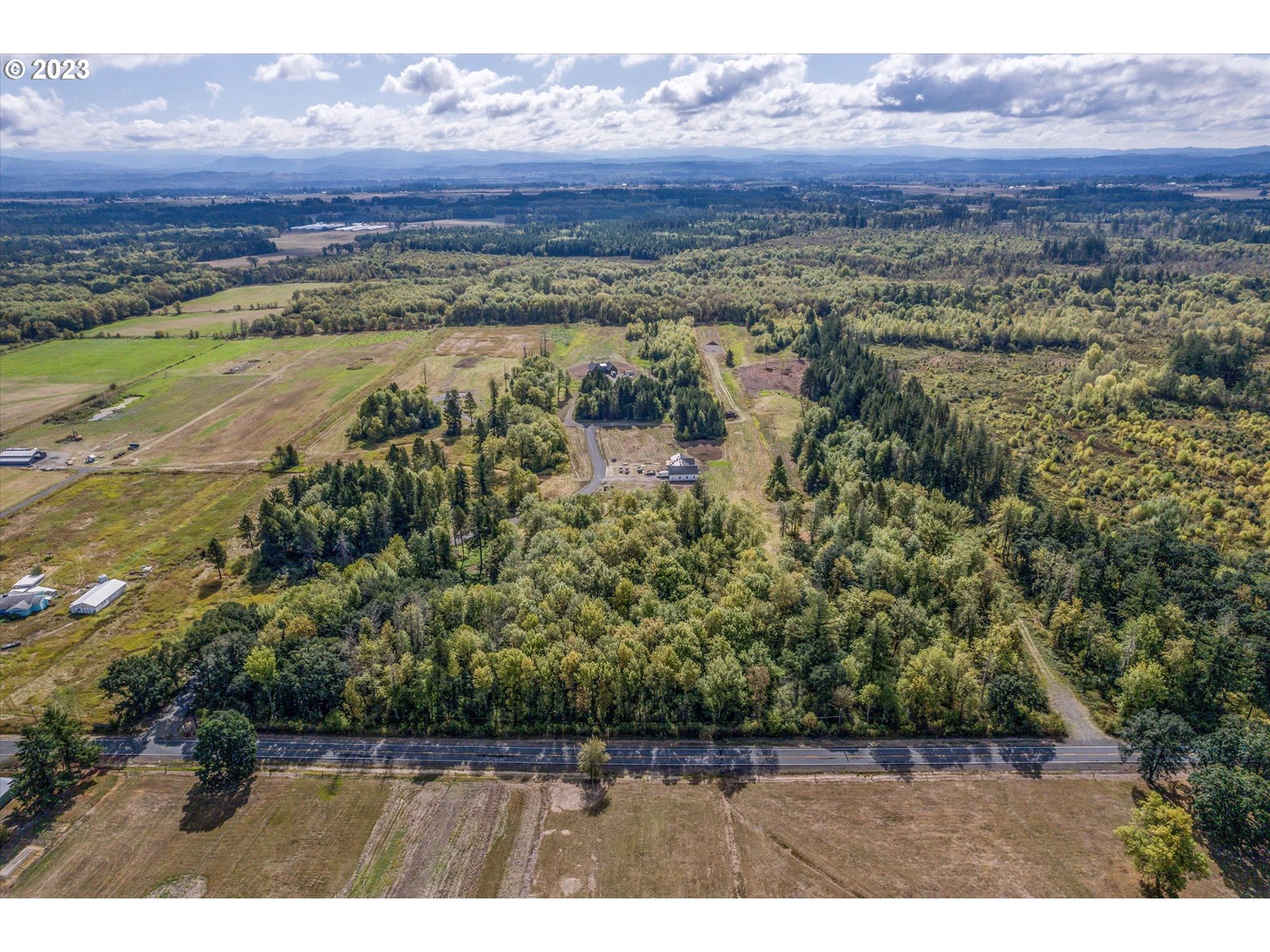128 Lacamas Lane Winlock, WA 98596 - Photo 20 of 26 a view of an outdoor space with mountain view