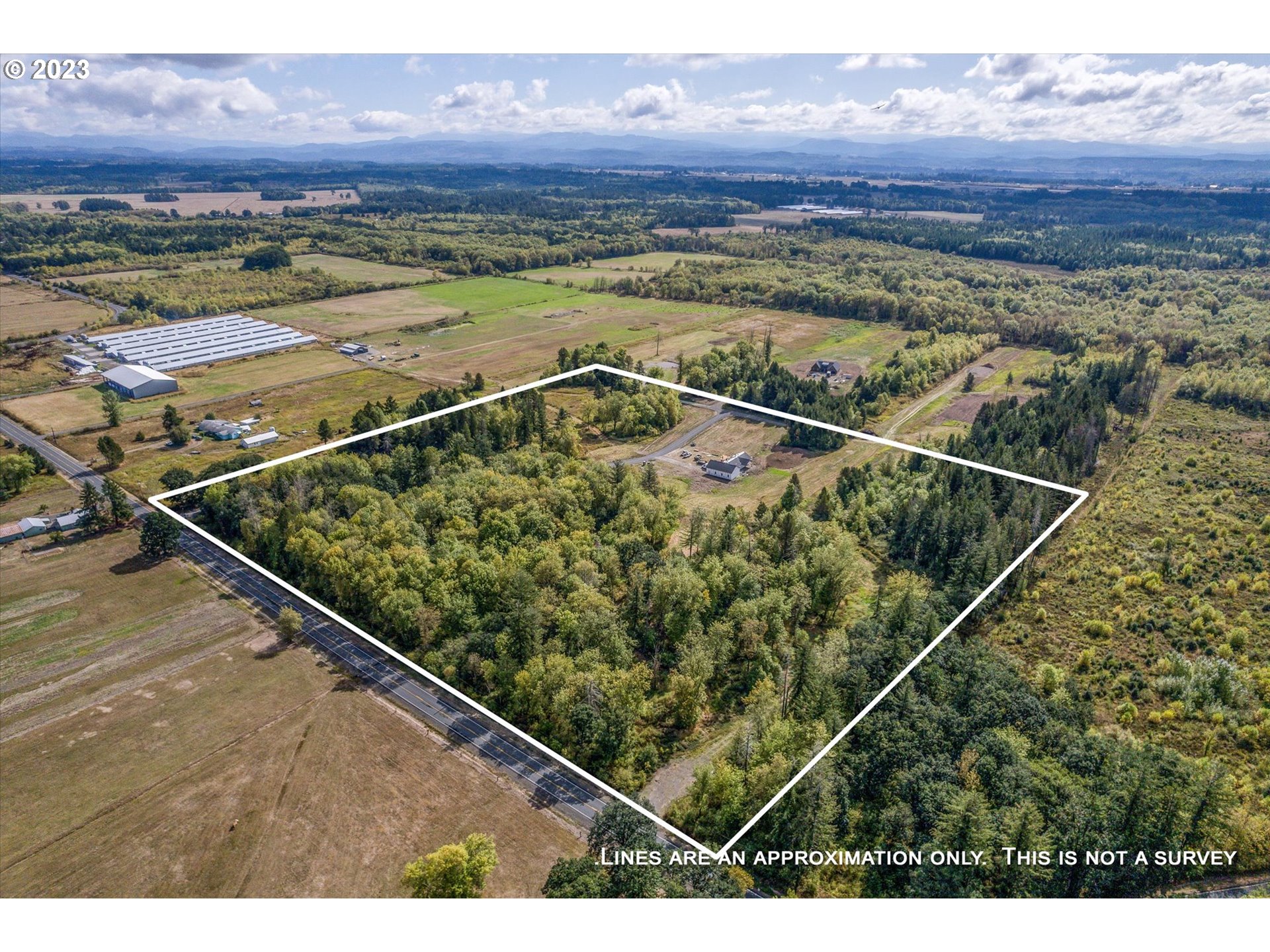 128 Lacamas Lane Winlock, WA 98596 - Photo 2 of 26 a view of a tennis court