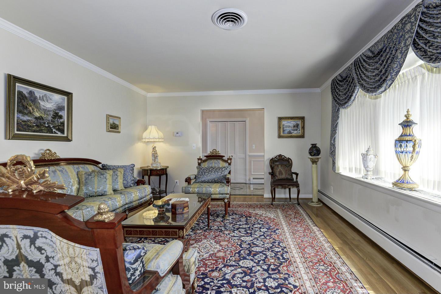1812 Birch Road McLean, VA 22101 - Photo 4 of 30 Living Room