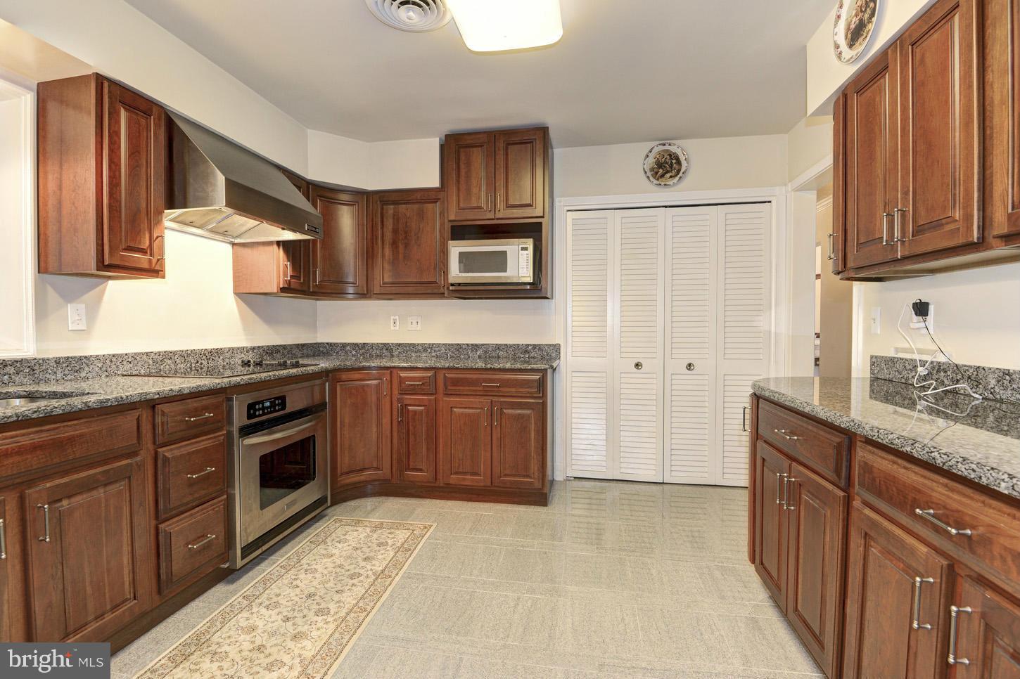 1812 Birch Road McLean, VA 22101 - Photo 10 of 30 Kitchen