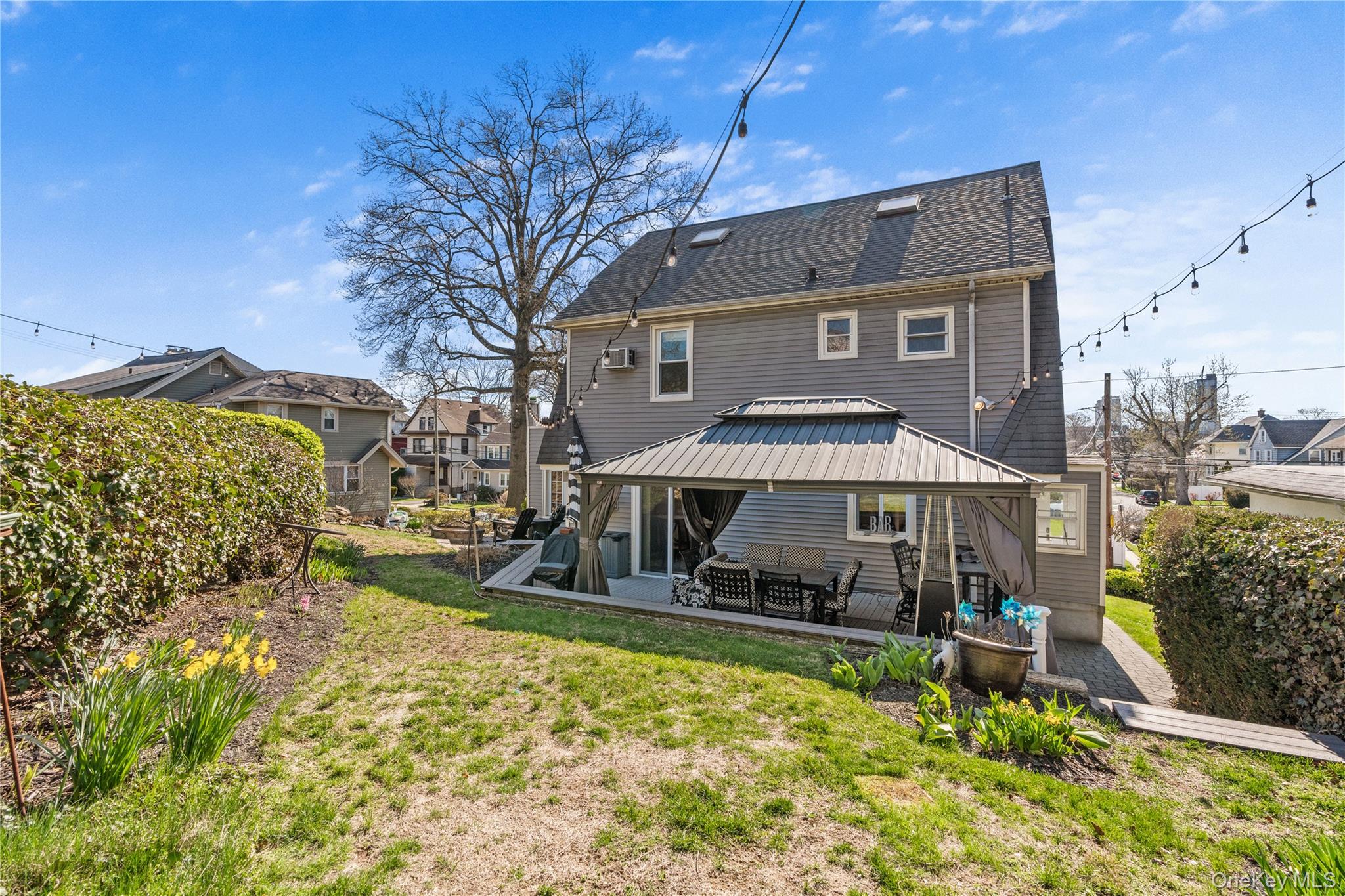35 Lispenard Avenue New Rochelle, NY 10801 - Photo 33 of 37 a front view of a house with garden