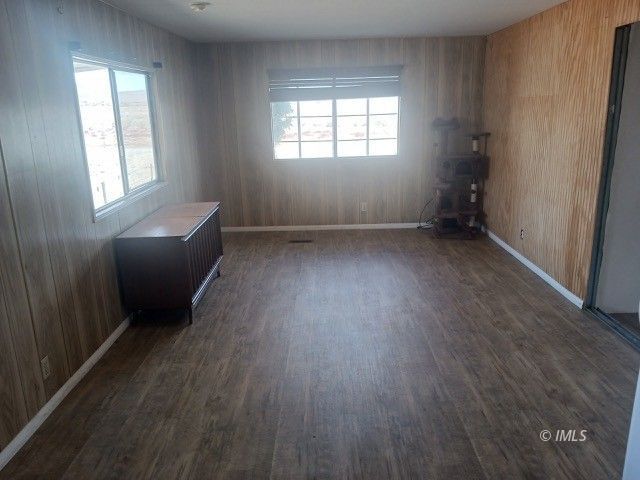 104 Goodale Road, Unit A3 Independence, CA 93526 - Photo 6 of 9 Living room
