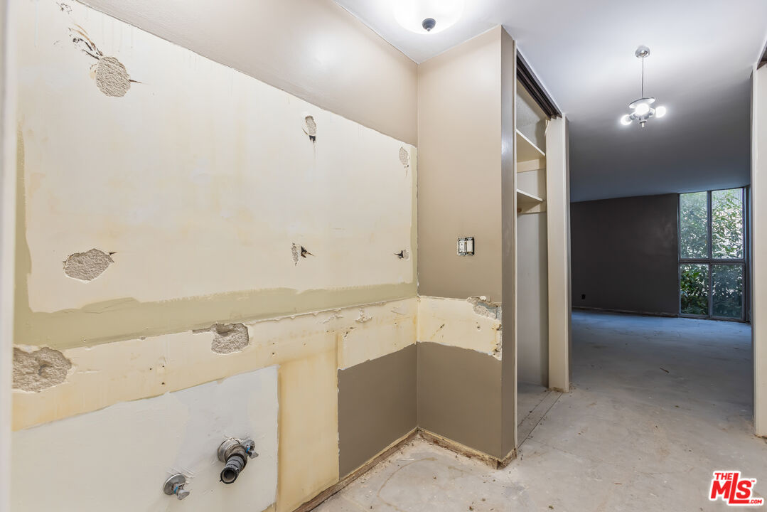 848 North Kings Road, Unit 208 West Hollywood, CA 90069 - Photo 15 of 30